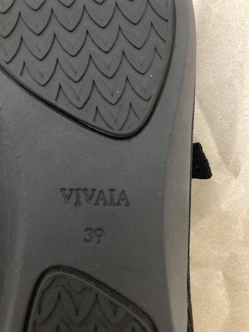VIVAIA ブラックフラットシューズ ストラップ付き