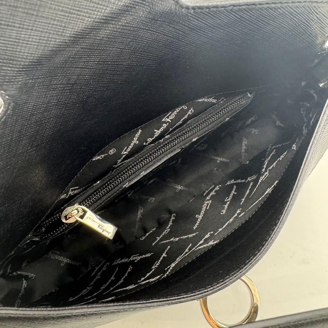 【極美品】フェラガモ ワンショルダーバッグ ガンチーニ 金具 サフィアーノ