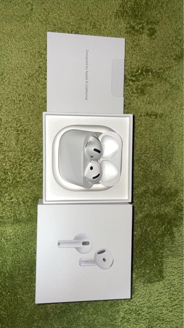Apple AirPods4 本体 ホワイト 充電ケース付き