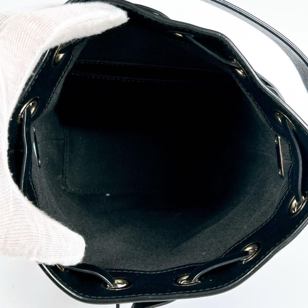 極美品✨VALENTINO GARAVANI バケット ショルダーバッグ レザー 極美品✨VALENTINO GARAVANI バケット ショルダーバッグ レザー