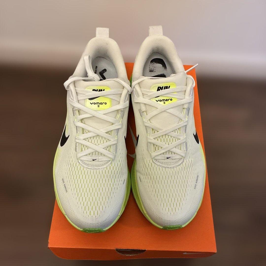 NIKEランニングシューズ　ボメロ18