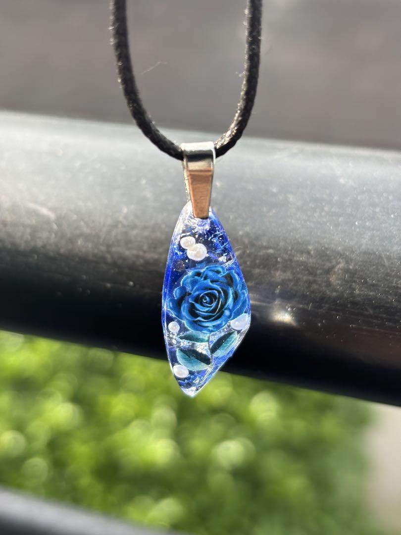 レジンネックレスNo.1072バラのアクセサリー ブルー お花 綺麗