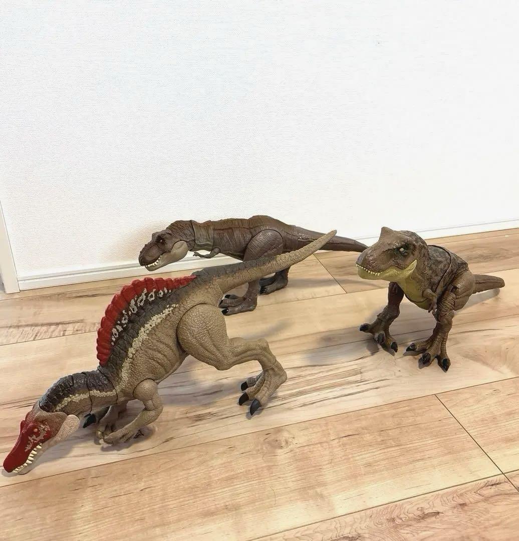 恐竜3体セット　ティラノサウルス　スピノサウルス