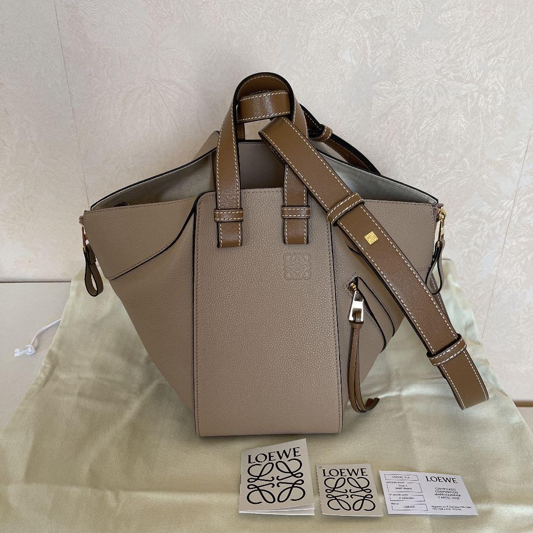 LOEWE ベージュ ショルダーバッグ - メルカリ