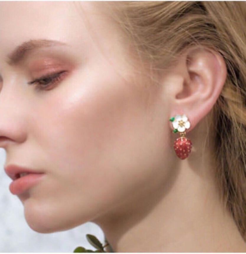 Kate spade  いちごのピアス perfect Picnic Strawberry org.jpg