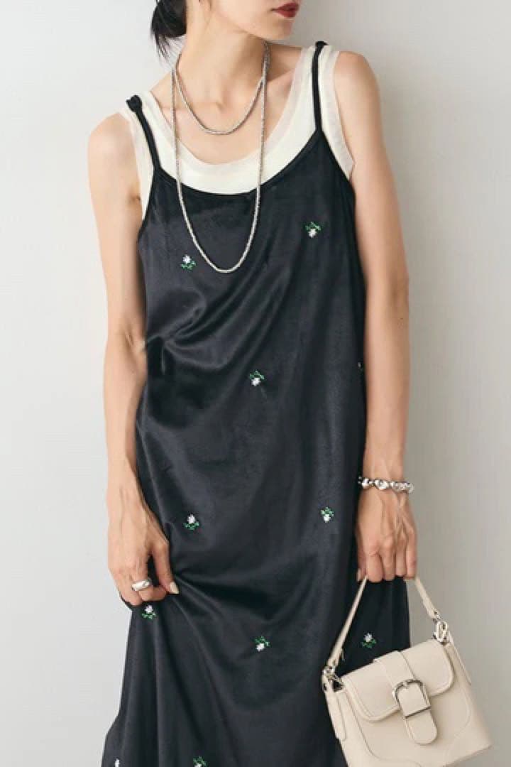 2点セット❣️小花刺繍ベロアキャミワンピース+小花刺繍ベロアパンツ 黒 ESICA