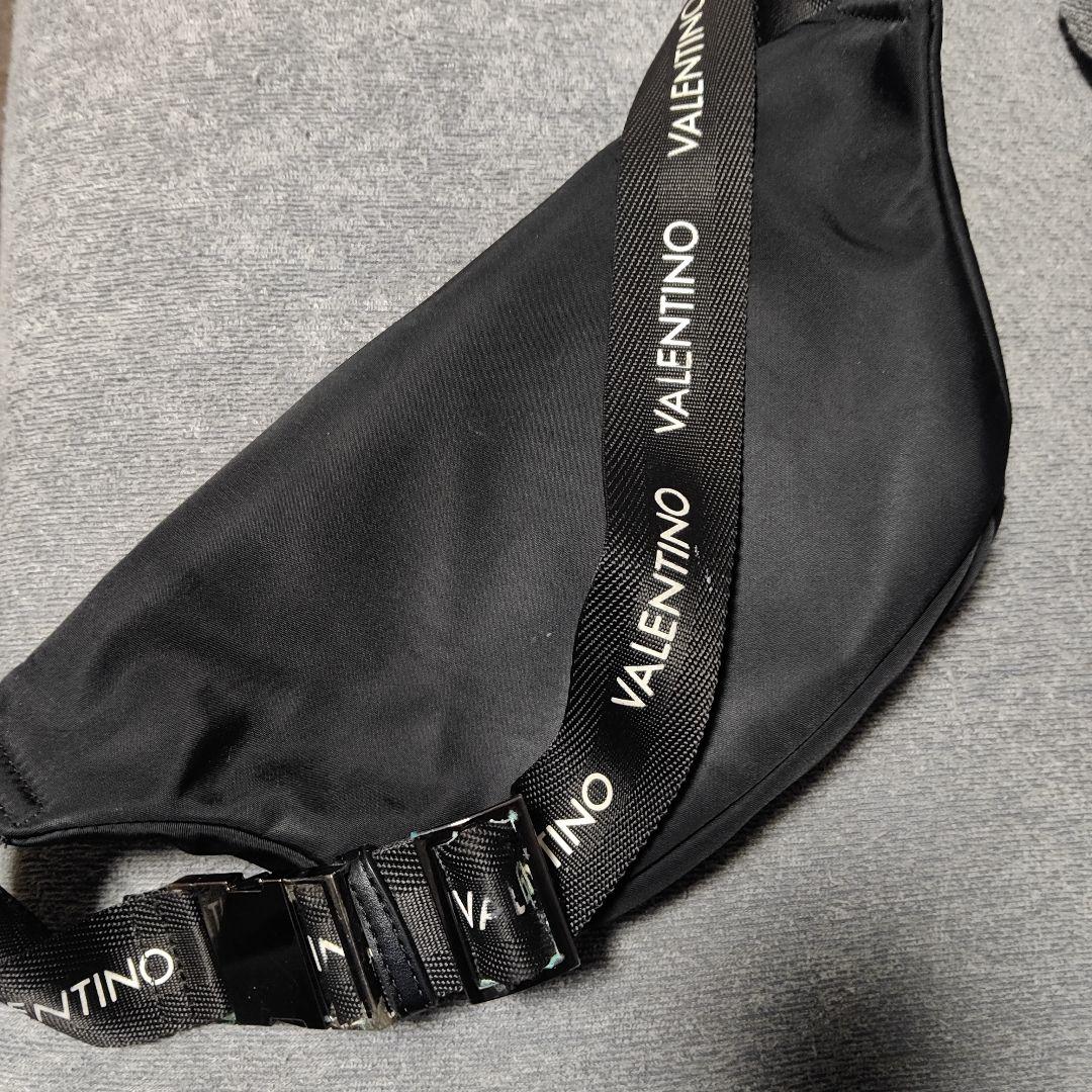 VALENTINO ボディバッグ 黒