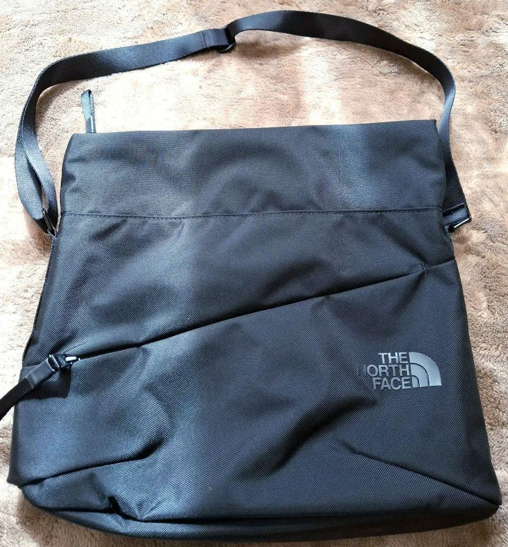 THE NORTH FACE ブラックショルダーバッグ