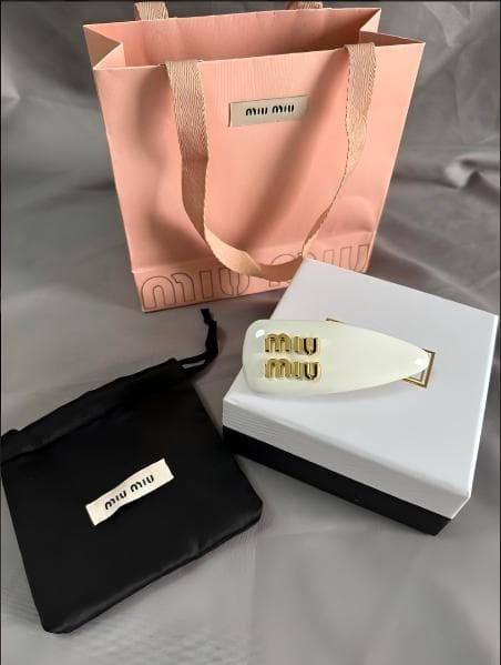 miumiu ホワイトヘアピン