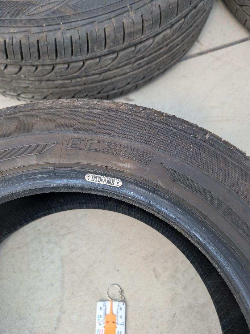 185/65R15 88SのDUNLOP EC202 15インチタイヤ4本セット