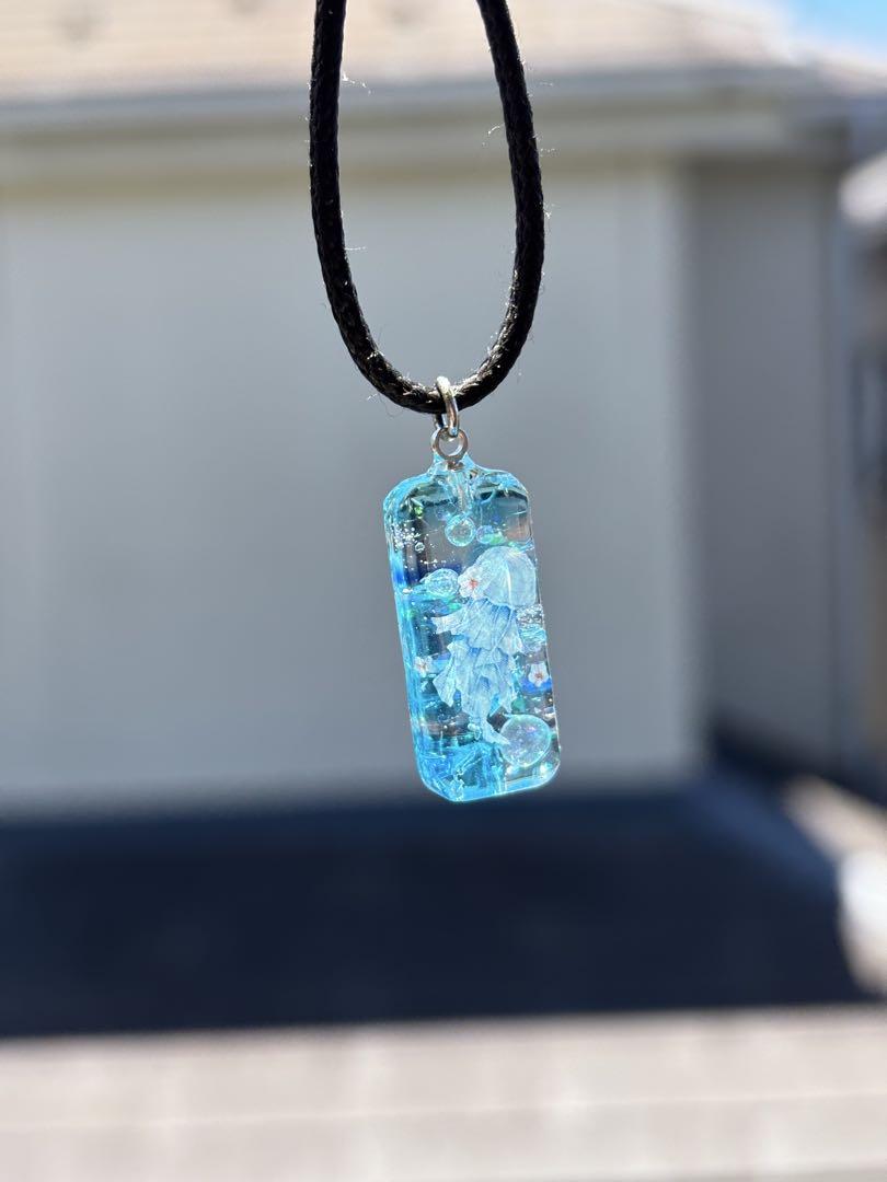 【あおい様】琉球ガラス　限定カラー　スクエア　レジン　ネックレス　他 ハンドメイド 琉球ガラス 模様入り 濃い青 鉱石型 四角 レジン
