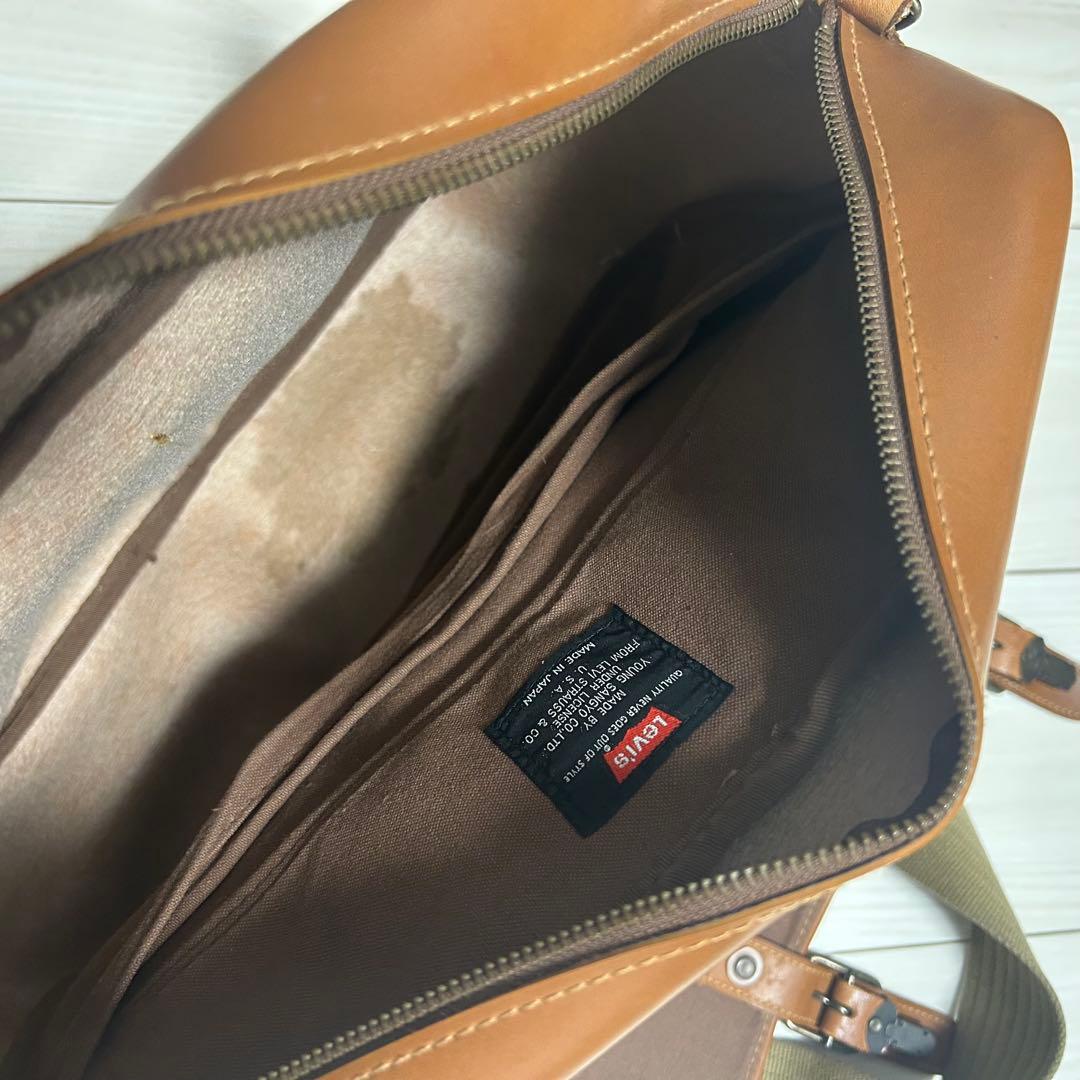 Levi's ブラウンレザーショルダーバッグ Levi's ブラウンレザーショルダーバッグ