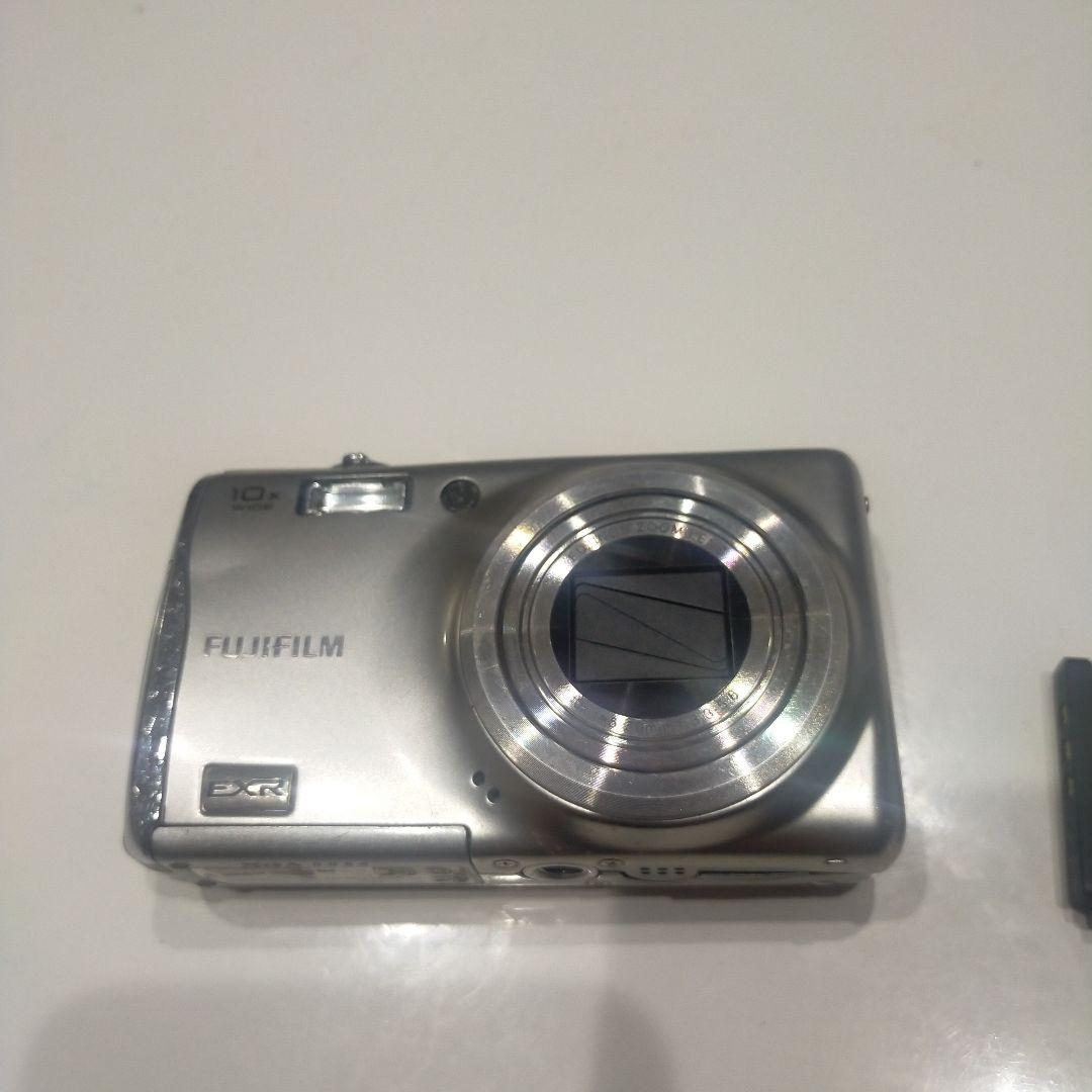 動作確認済Fujifilm FinePix F70EXR デジカメ シルバー