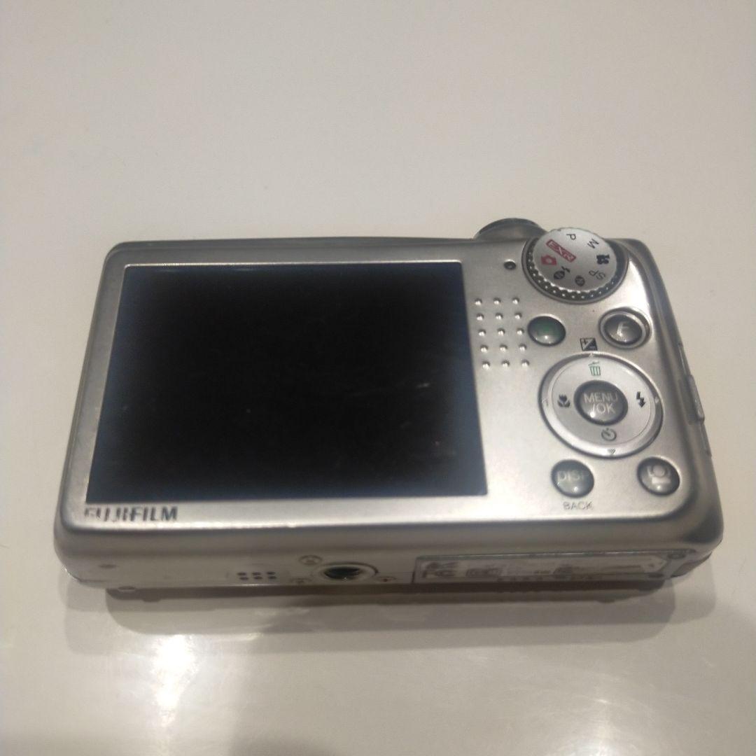 動作確認済Fujifilm FinePix F70EXR デジカメ シルバー