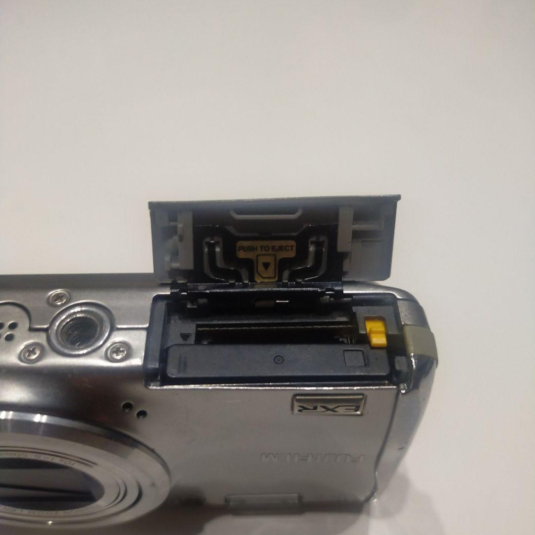 動作確認済Fujifilm FinePix F70EXR デジカメ シルバー