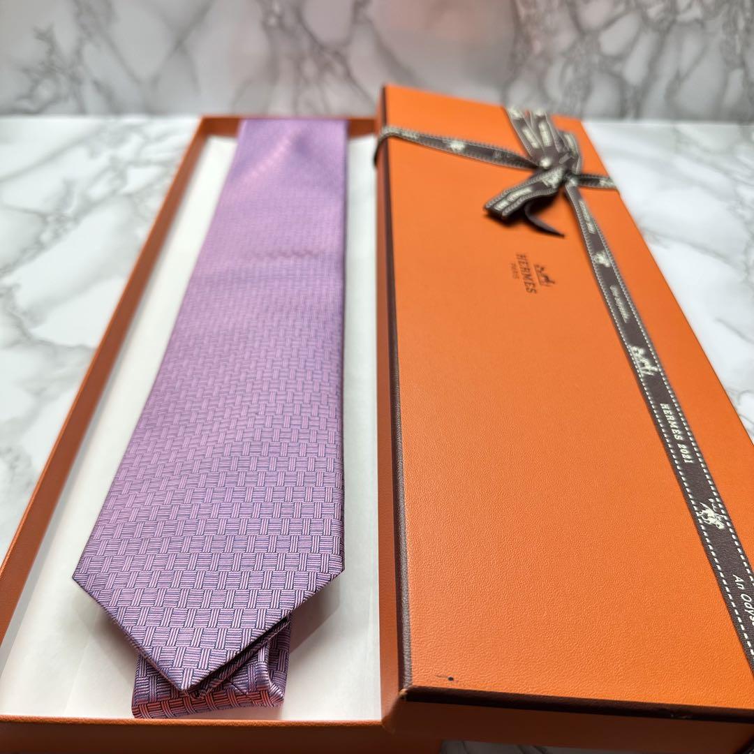 ✨極美品✨ 激レア HERMES ネクタイ シルク100% H柄 H織りタイ 艶 ✨極美品✨ 現行 激レア HERMES ネクタイ シルク100% H織りタイ 艶