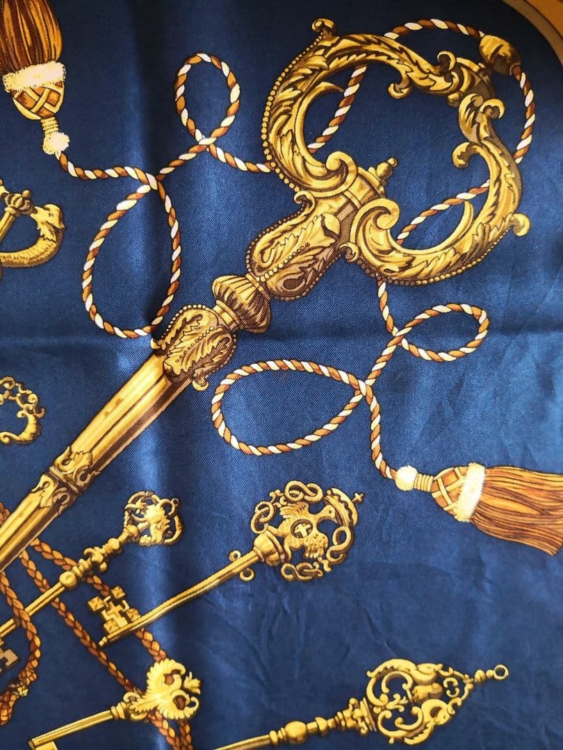 レア カレ90 HERMES エルメス 大判 スカーフ BONSAI 盆栽、美しき時 人気 シルク マフラー ストール ショール  HERMES エルメス 大判スカーフ カレ90 D73 レディース