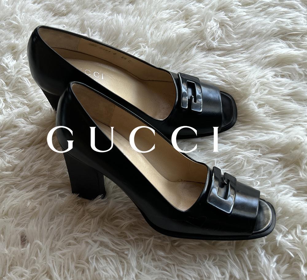 美品グッチGUCCI ロゴマーク＆ロゴ 美ヒール オープントゥ パンプス黒5.5