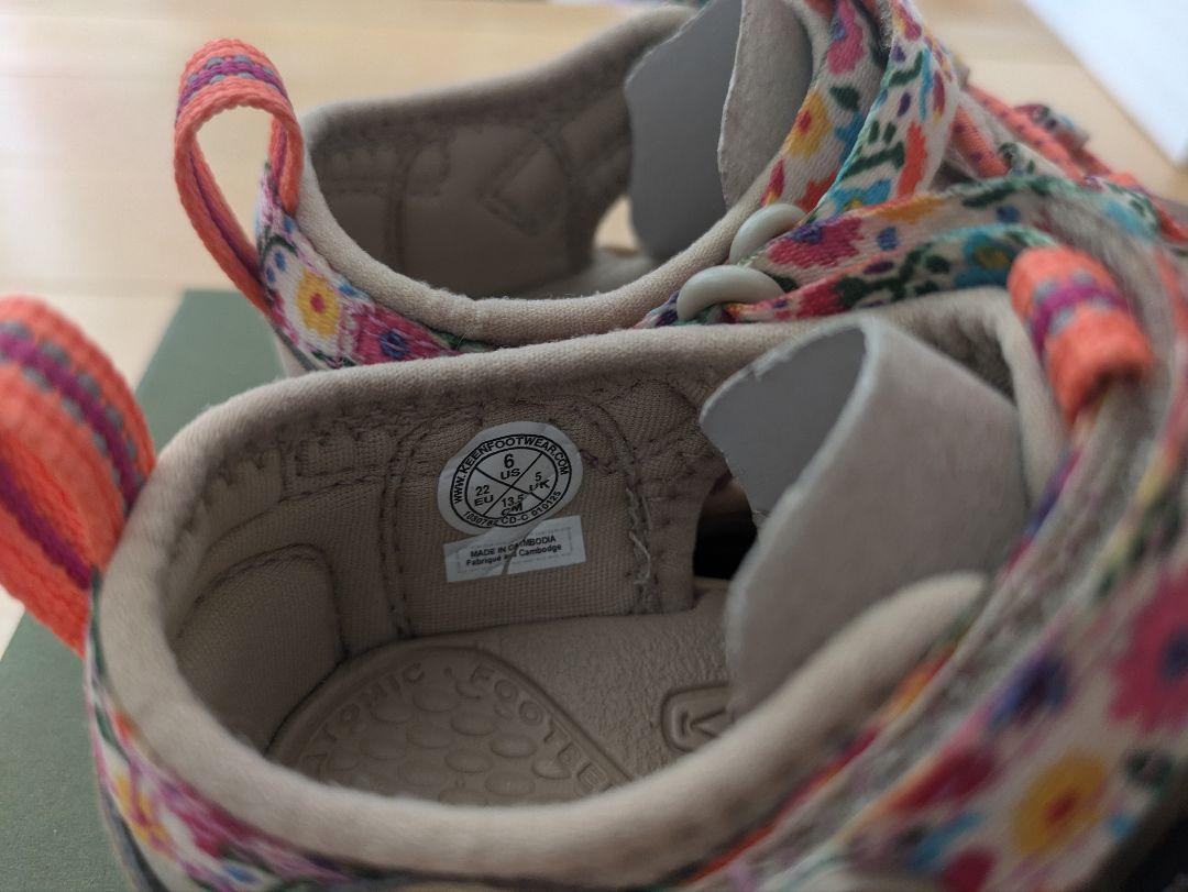 KEEN サンダル 花柄 13.5cm