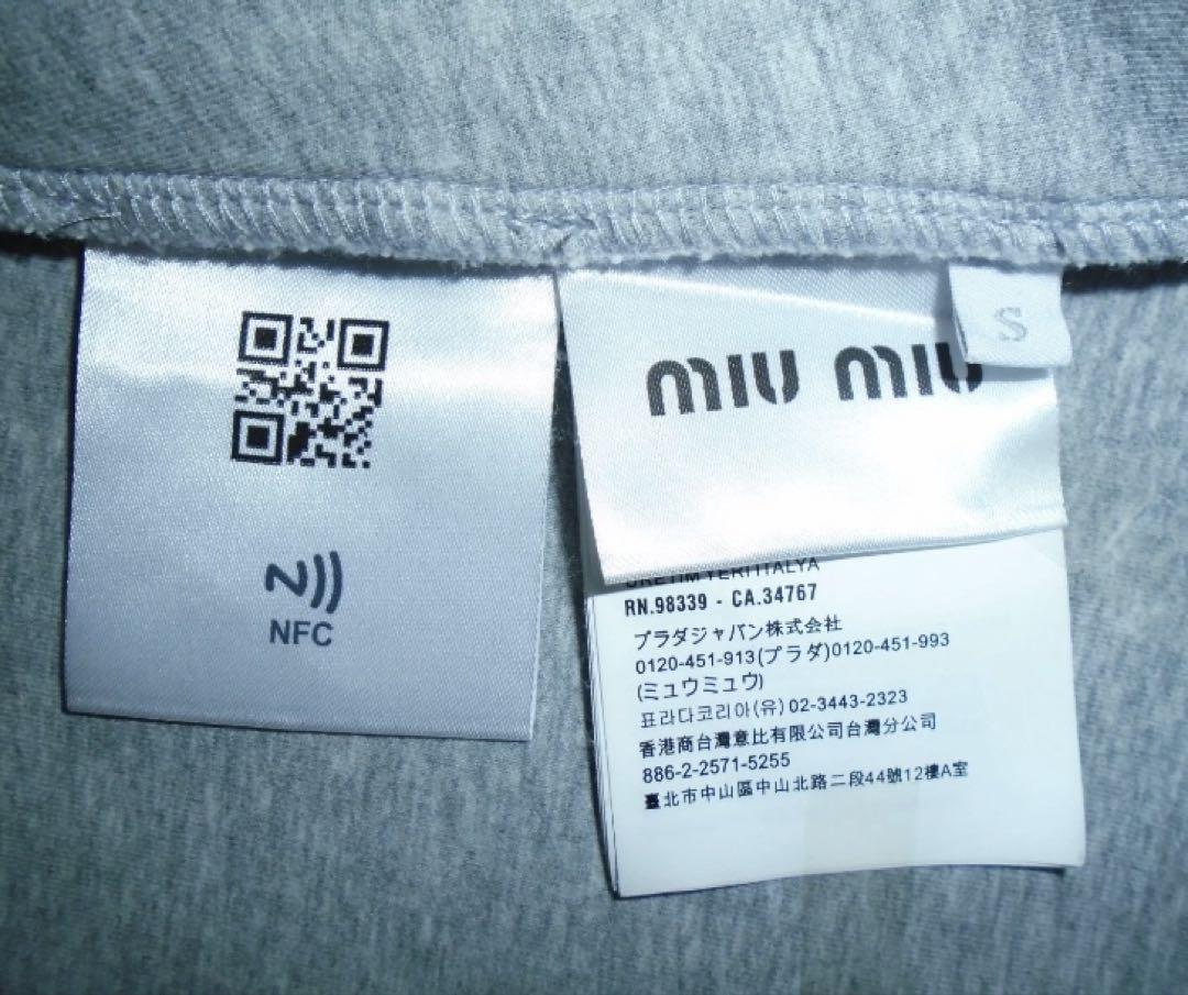 miumiu パーカー 22/9月ローマ購入　定価45万 サイズs 限定値下げ miumiu パーカー 22/9月ローマ購入 定価45万 サイズs 限定値下げ