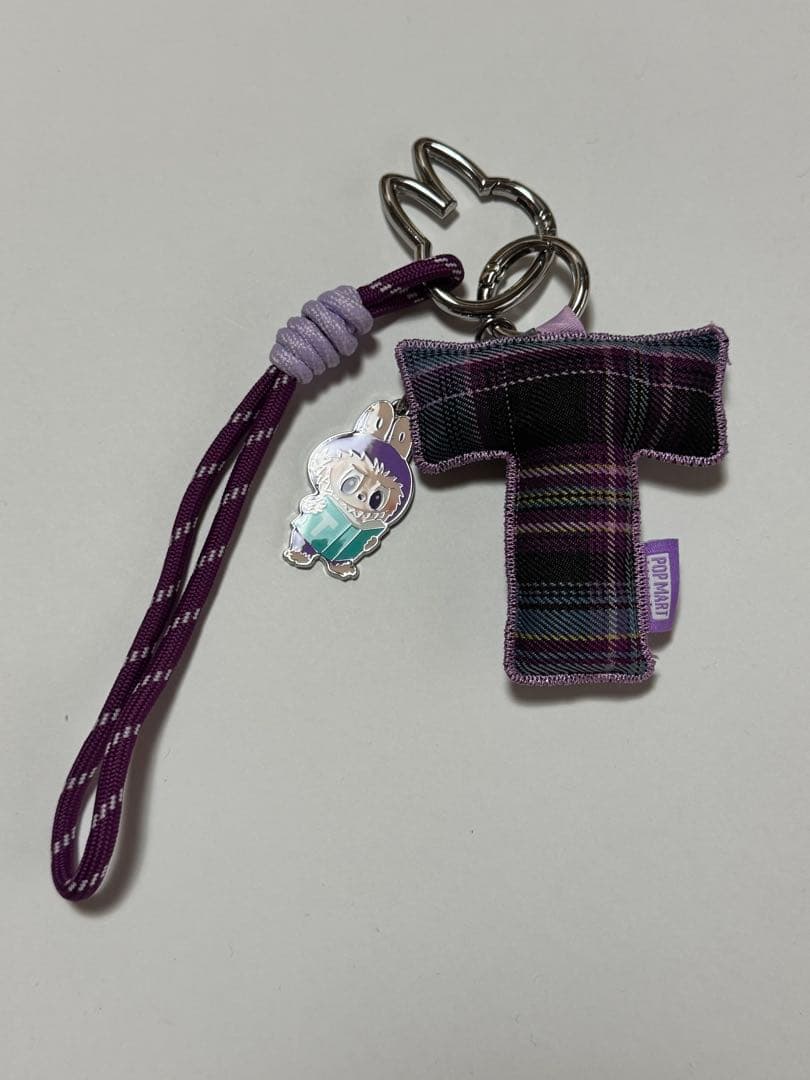 ラブブ　LABUBU PIN FOR LOVE アルファベットペンダント　T