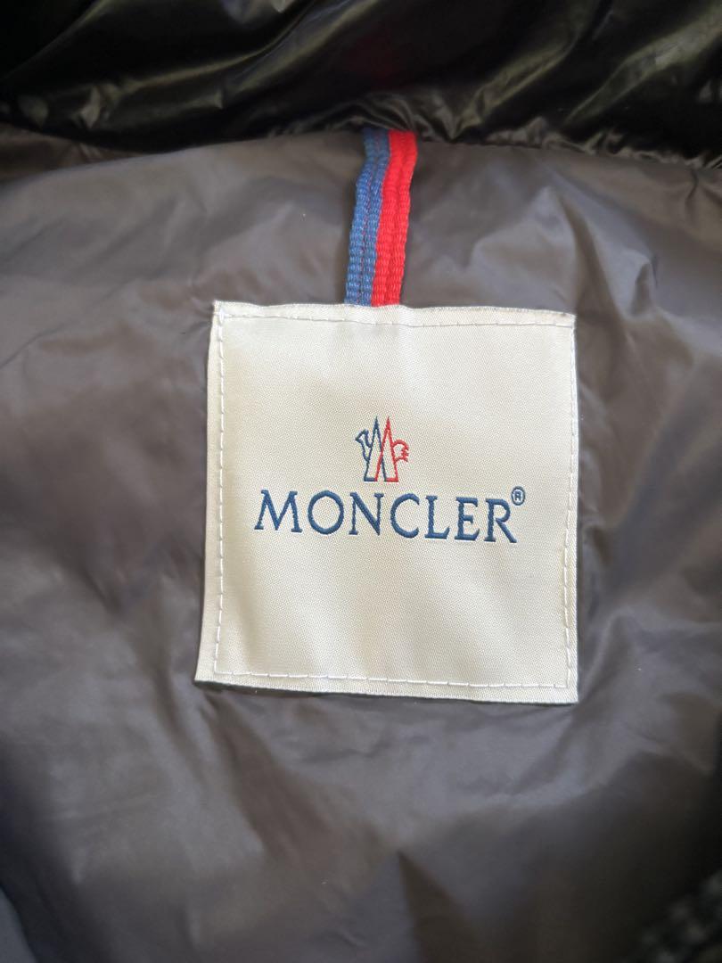 Moncler ブラック ダウンジャケット