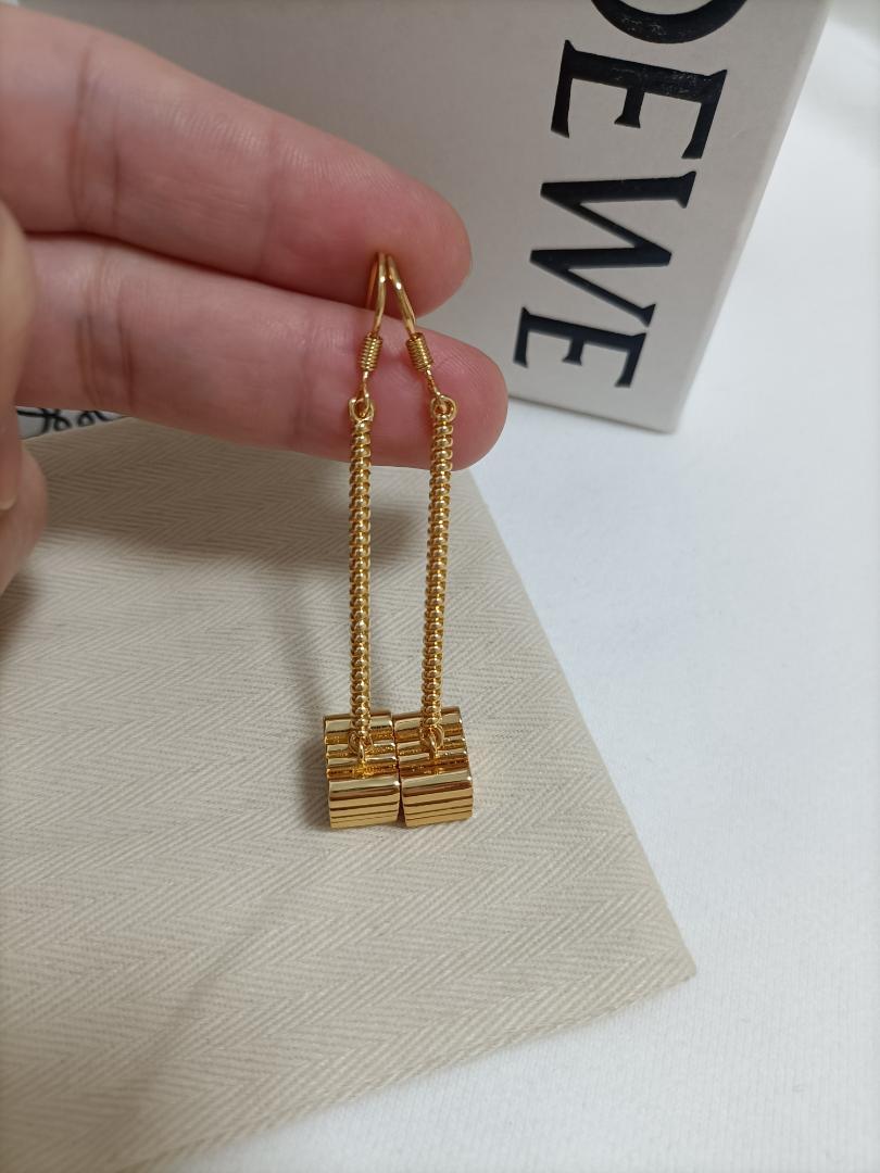 即発送/アナグラムロゴ　ドロップピアス ゴールド