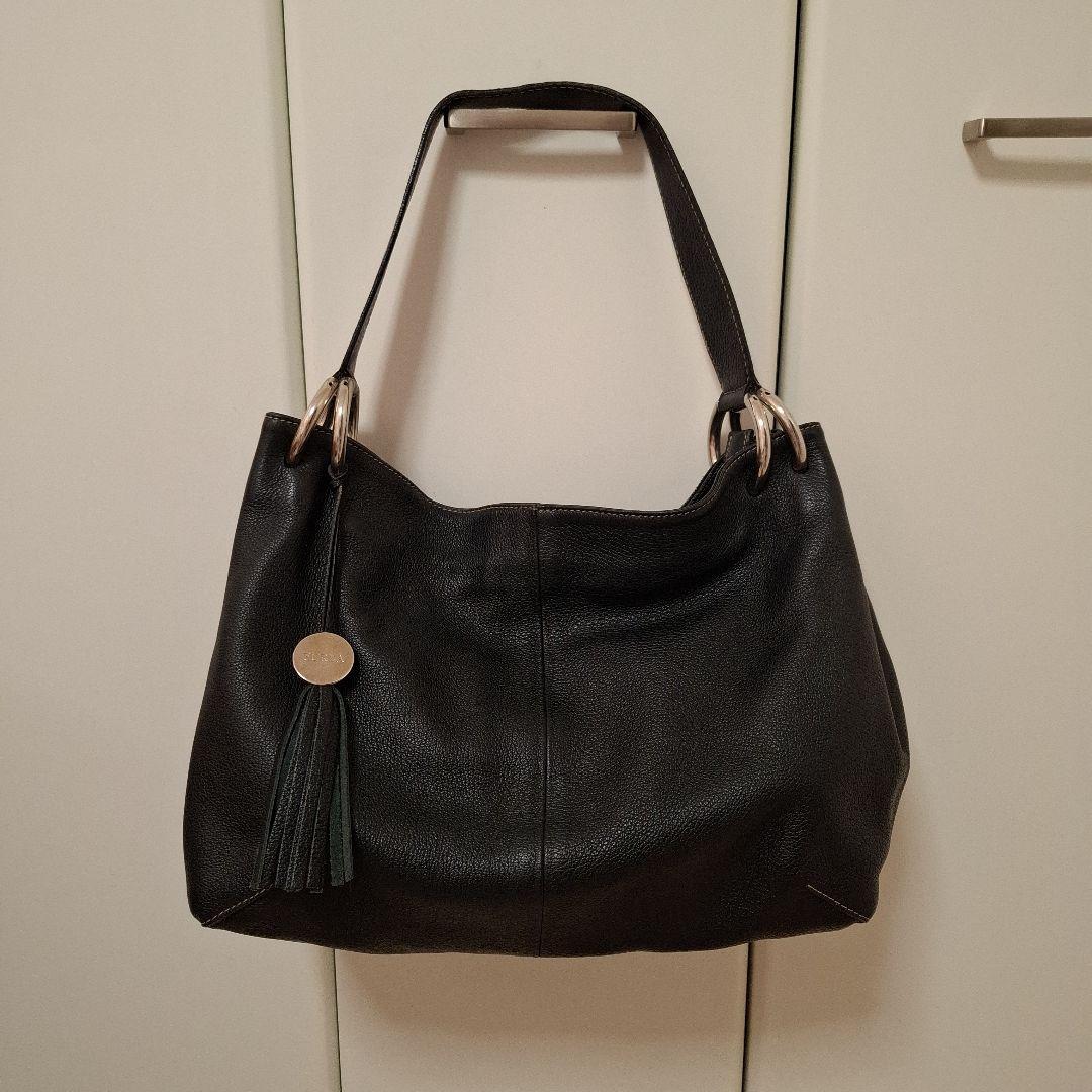 FURLA フルラ レザー ショルダーバッグ 黒 タッセル付き