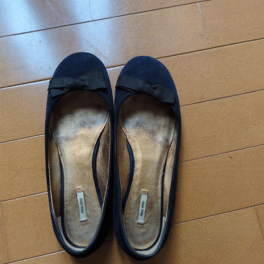 miumiuネイビーリボン付きフラットシューズ