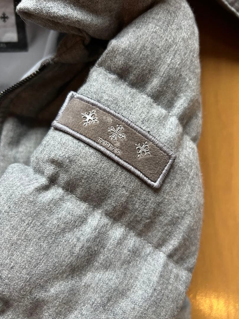 TATRAS フード付きダウンジャケット グレー TATRAS フード付きダウンジャケット グレー