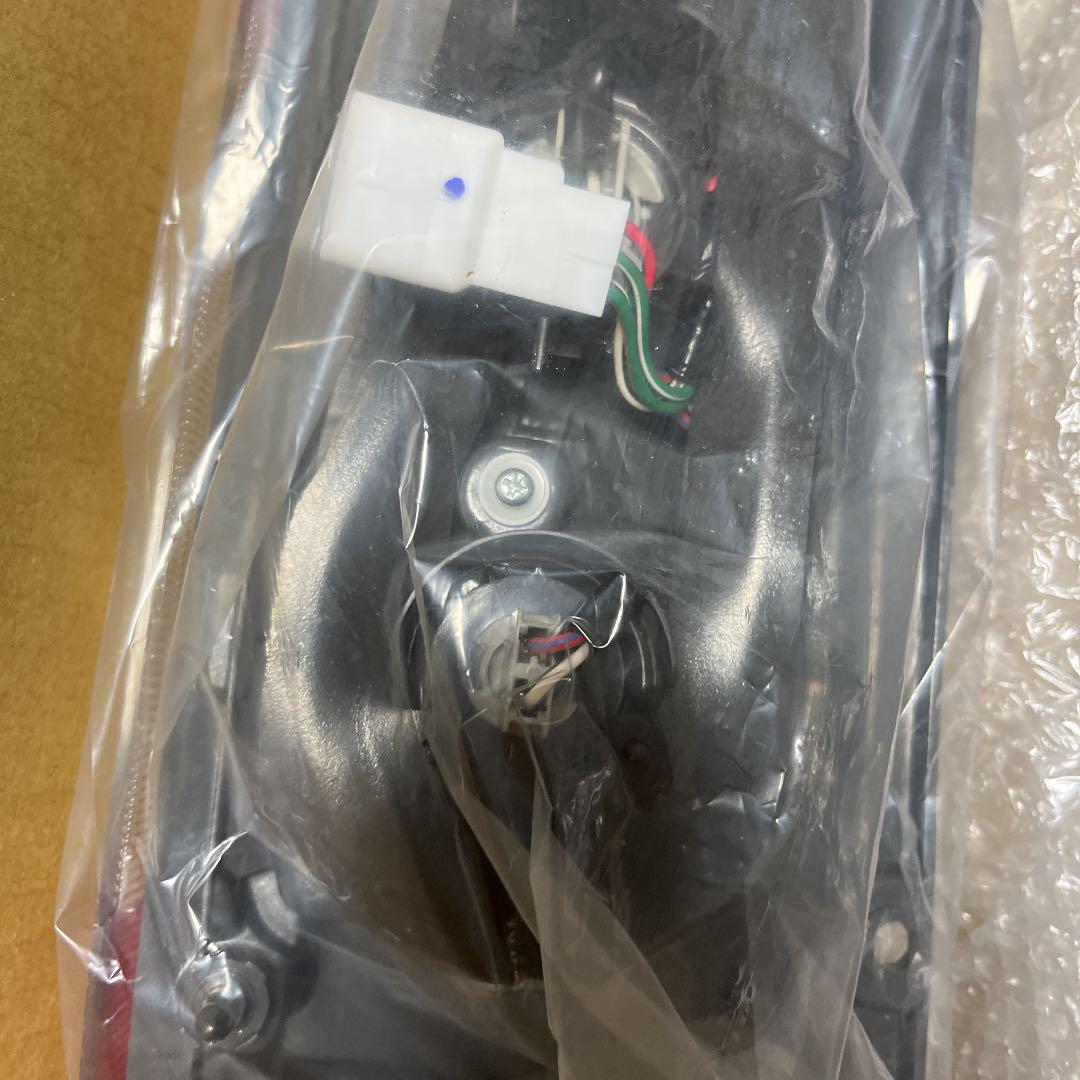 NEW人気 ハイエース200系純正テールランプ Bnghc-m85738373029 再入荷