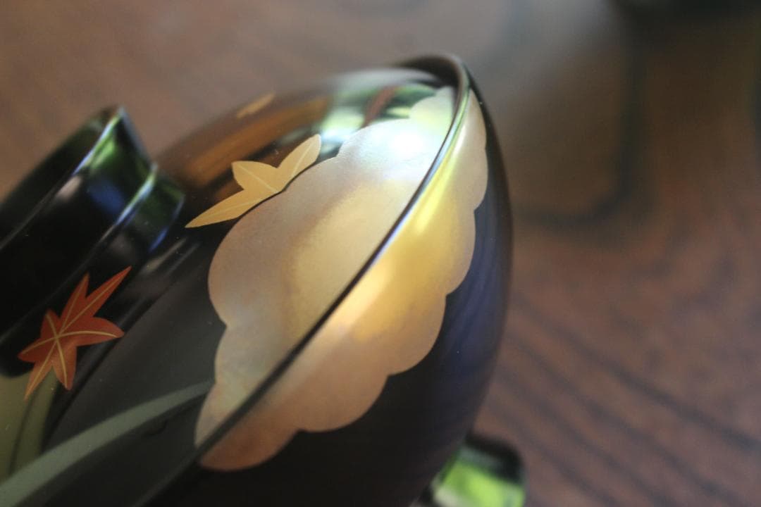 上質黒漆に優美な紅葉蒔絵の映えるお椀2点（検輪島塗懐石椀蒔絵椀雑煮椀