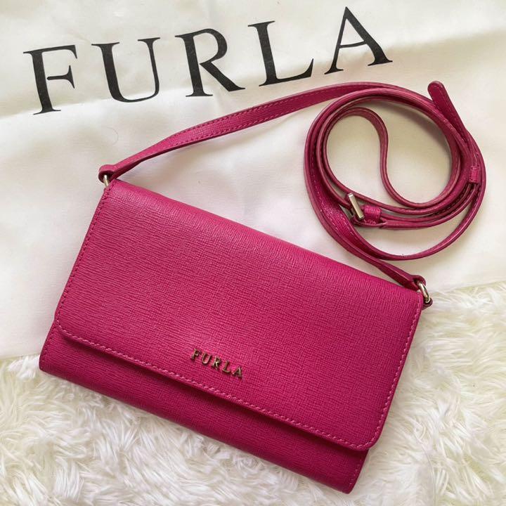 フルラ　ショルダーウォレット　二つ折り財布　ピンク　レザー　ロゴ金具