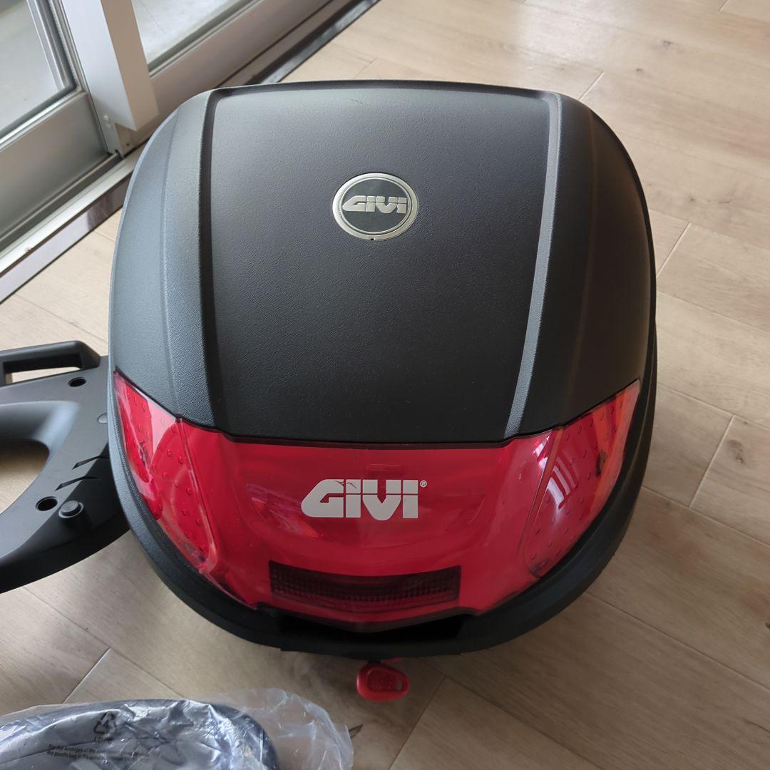 GIVI トップケース ブラック/レッド