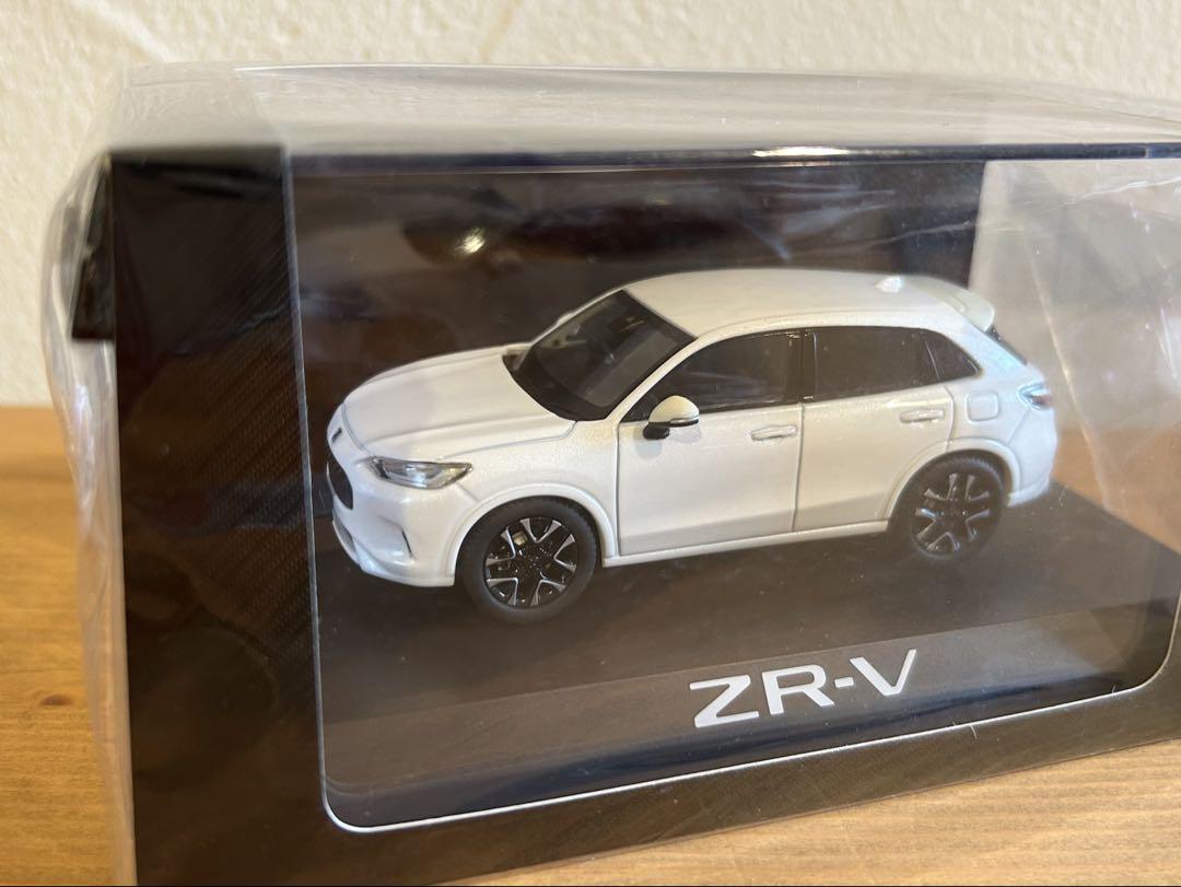 ホンダ ZR-V e:HEV 1/43 プラチナホワイト・パール ミニカー