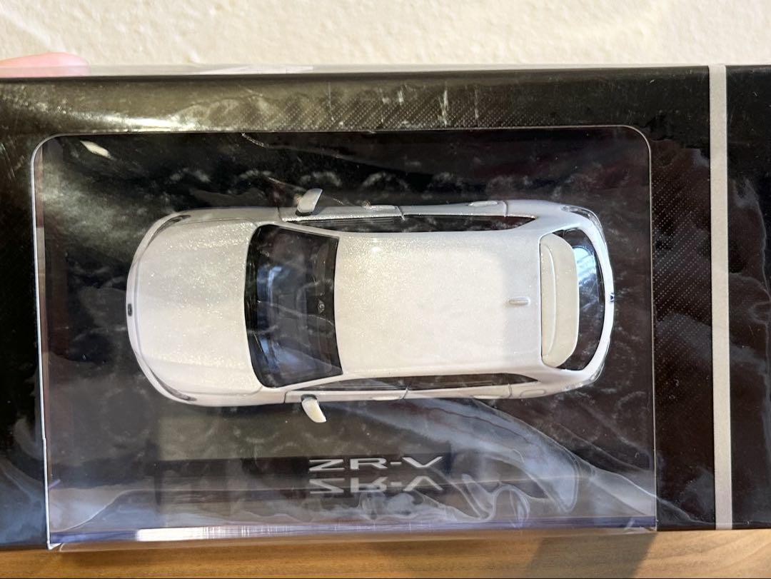 ホンダ ZR-V e:HEV 1/43 プラチナホワイト・パール ミニカー