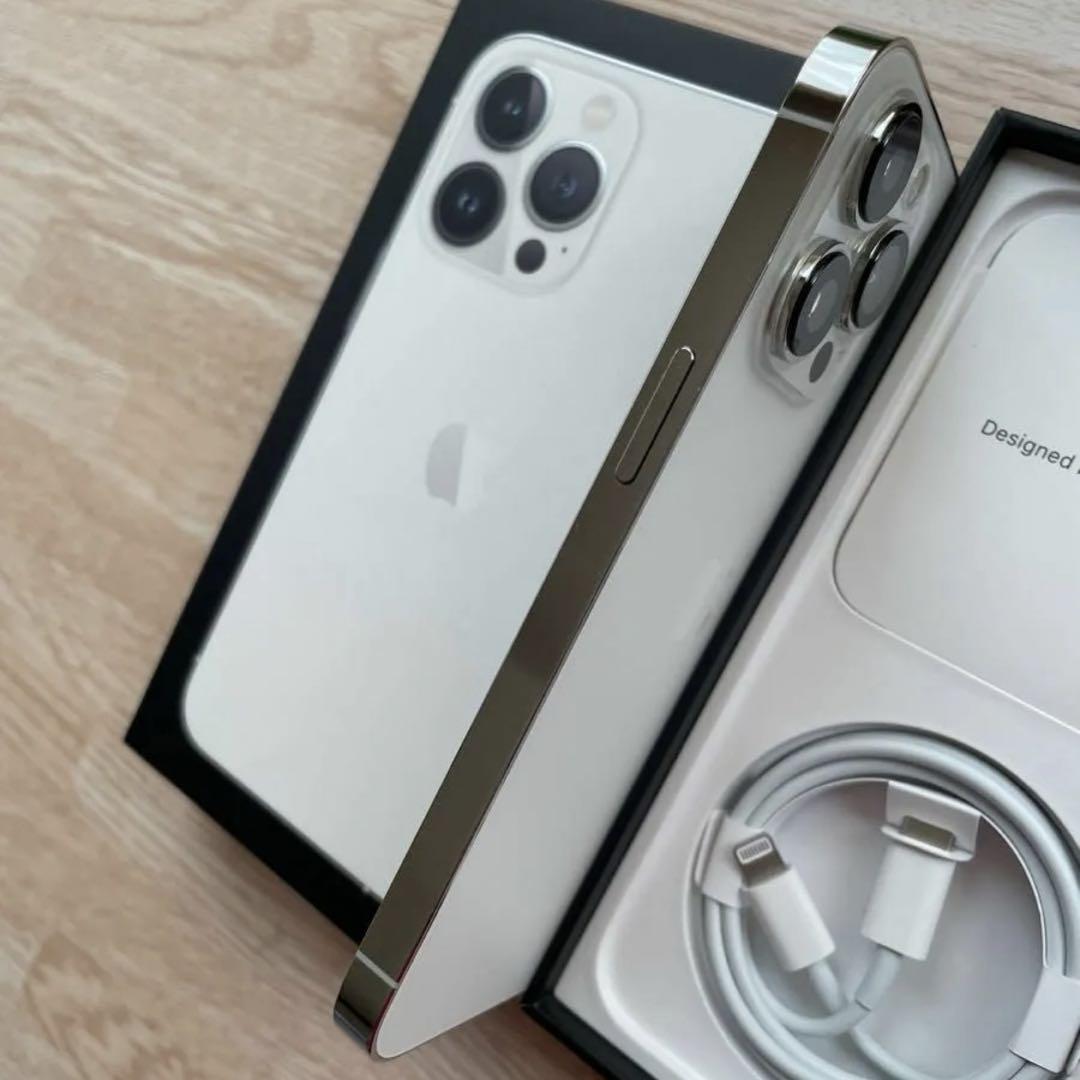 超美品/ iPhone 13 Pro 256GB シルバー(BT100)
