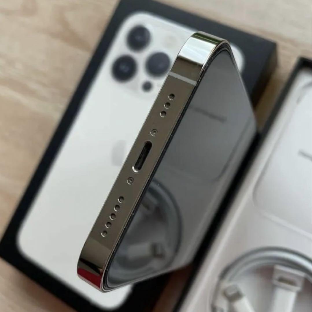 超美品/ iPhone 13 Pro 256GB シルバー(BT100)