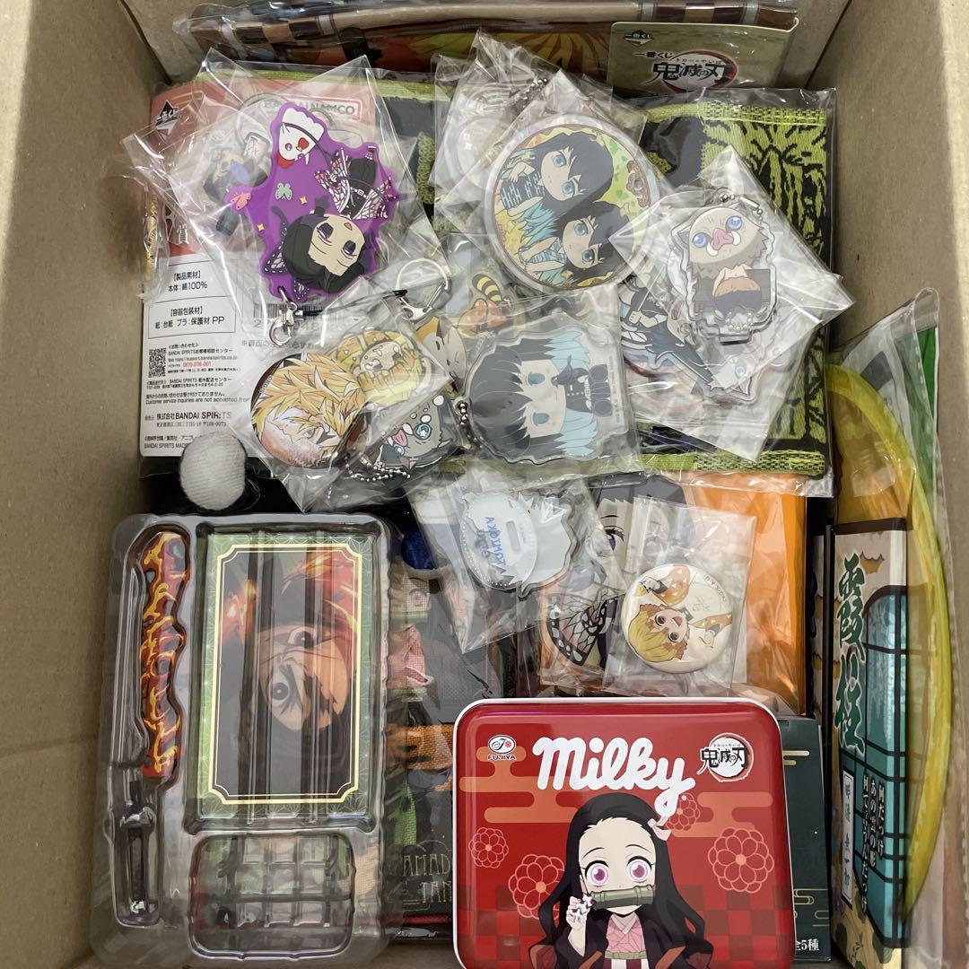 鬼滅の刃 おまとめセット まとめ売り セット 缶バッジ アクスタ