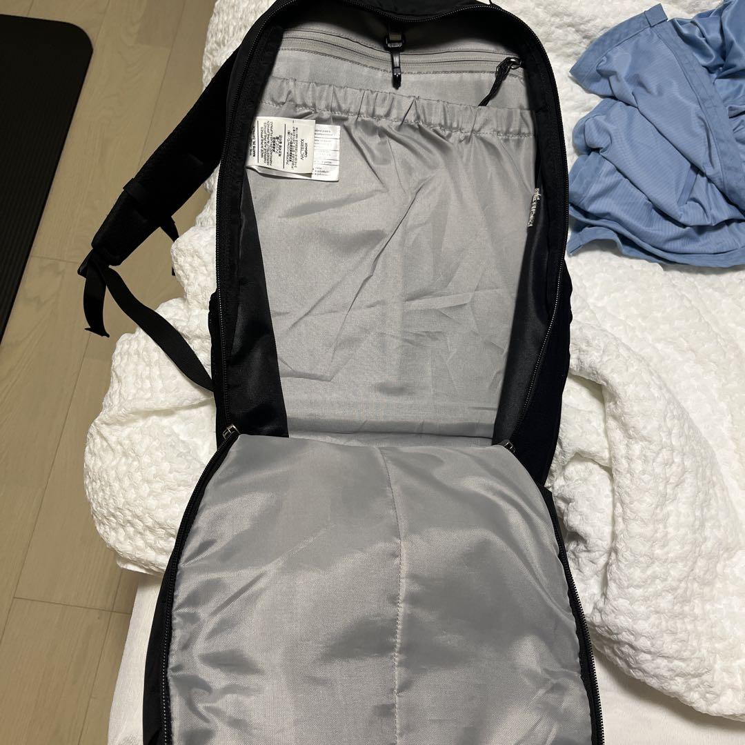 ARC'TERYX 黒 リュック・バックパック ハイキング用
