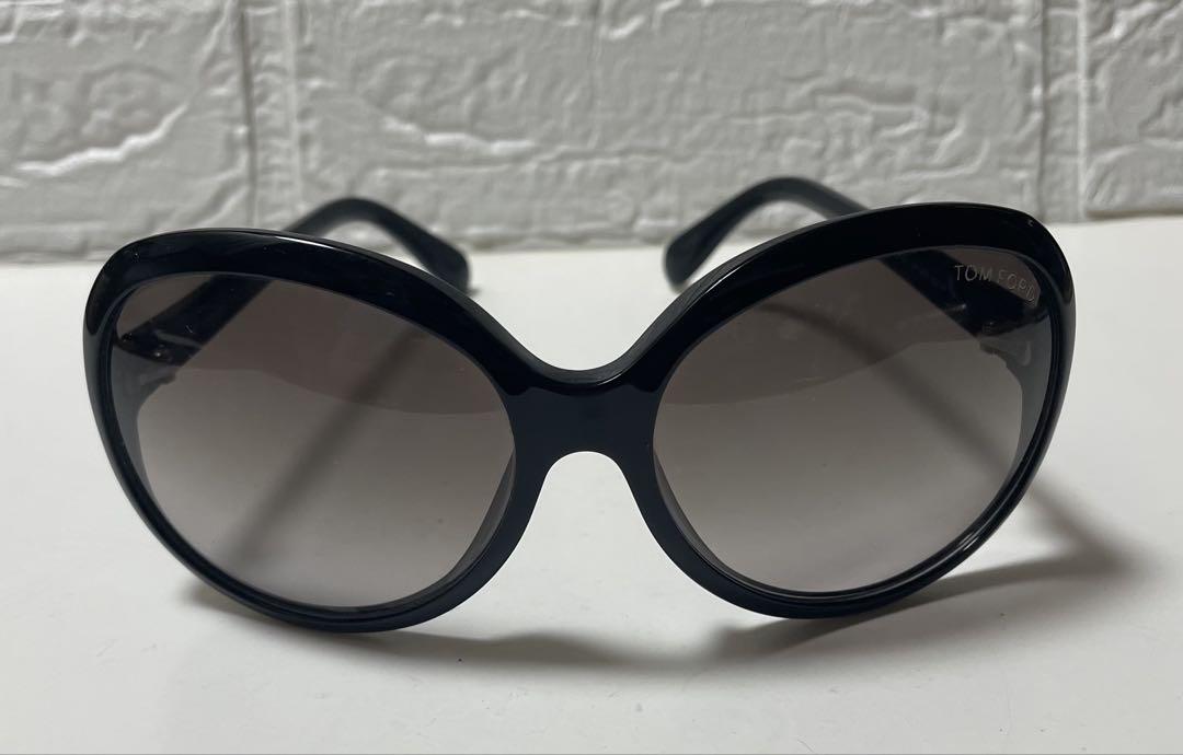 TOM FORD ブラック キャットアイ サングラス TOM FORD ブラックキャットアイサングラス