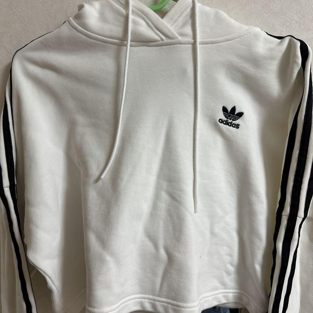 adidasパーカー