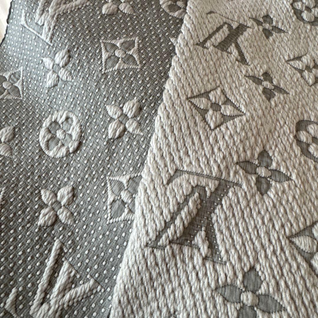 ルイヴィトン エシャルプ ロゴマニア マフラー グリペルル グレー M74742 ルイヴィトン エシャルプ ロゴマニア マフラー グリペルル グレー M74742