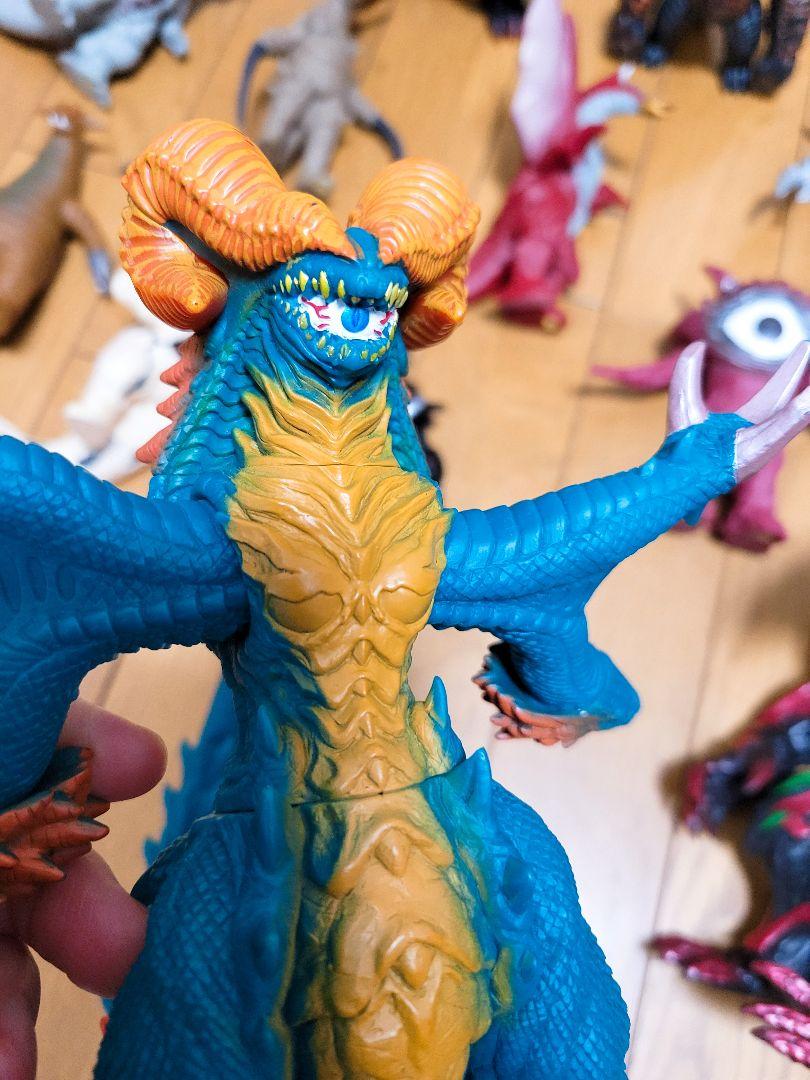Yahoo!オークション - ウルトラマン 怪獣 まとめ売り ソフビ