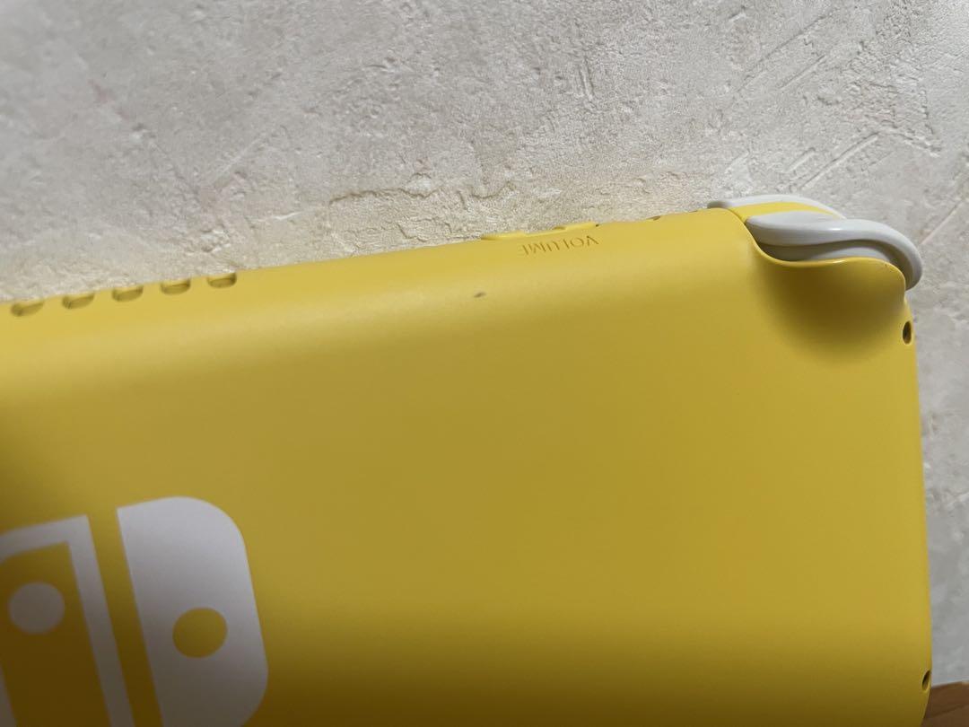 Switch Lite 本体　イエロー　充電コード付