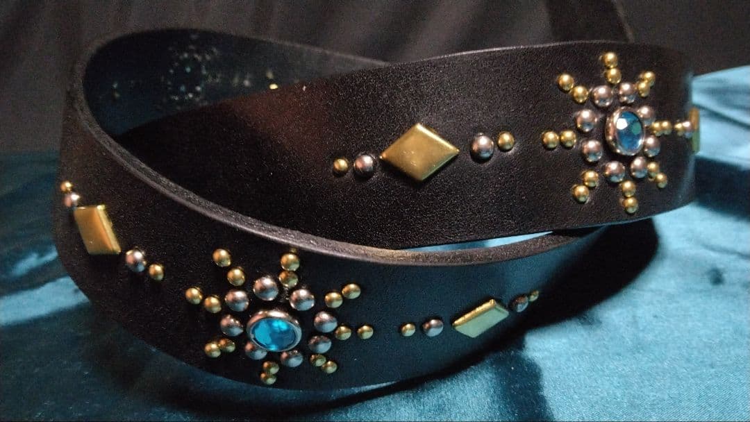 栃木レザースタッズベルトブラック　アクアブルー