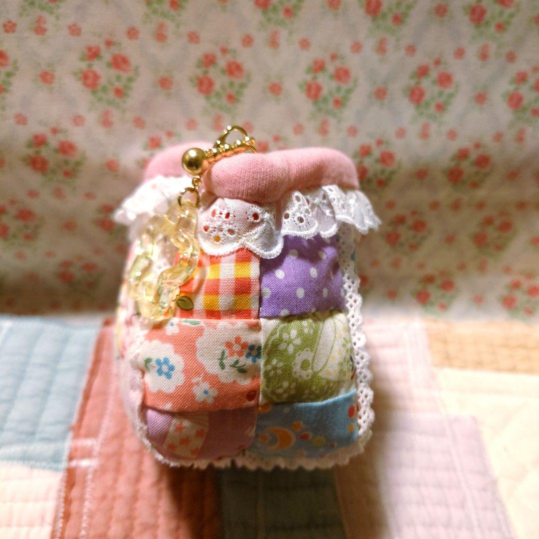 ご予約完成　ハンドメイド　ころりんポーチ＆パッチワークキルトバッグ ご予約完成 ハンドメイド ころりんポーチ＆パッチワークキルト