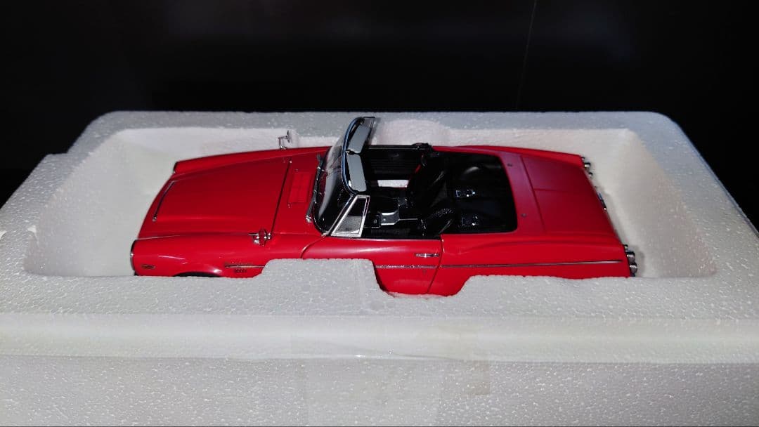 autoart 1/18 ダットサン フェアレディ 2000 レッド