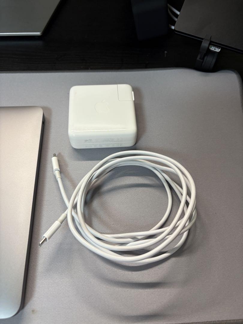 MacBook Pro 2020 13インチ　 M1チップ　整備済品