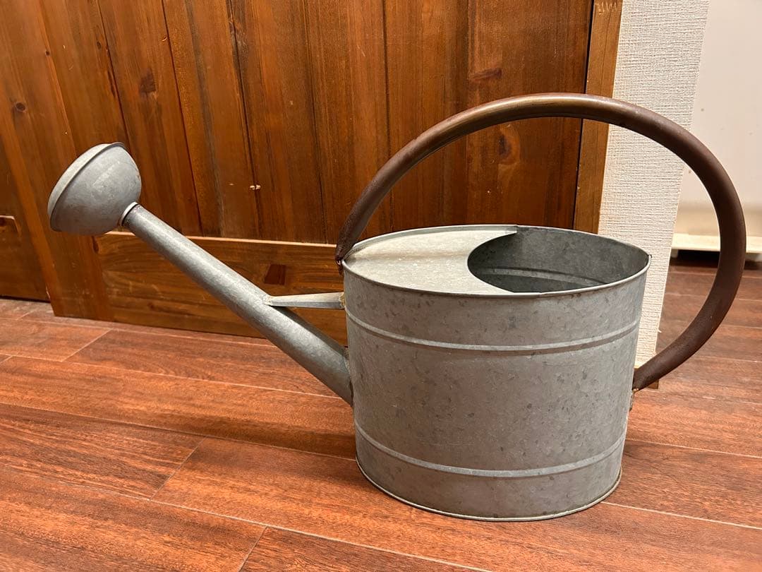 スチール製グレーじょうろアンティーク